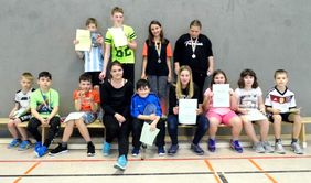 Die erfolgreichen Teilnehmenden des Badmintonturniers